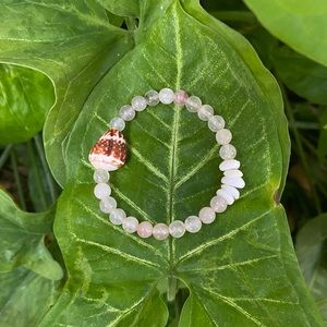 Shell and rose quartz bracelet